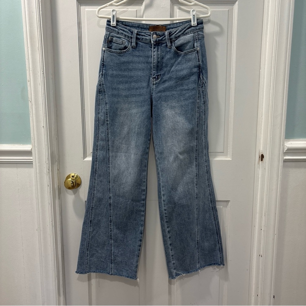 Judy Blue Women’s High-Rise Wide Leg Jeans Size 5/27 Raw Hem Light Wash EUC